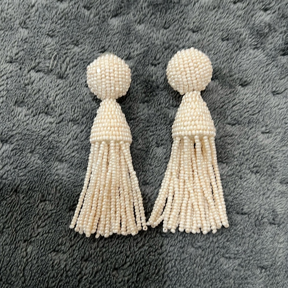 Oscar de la  renta earring